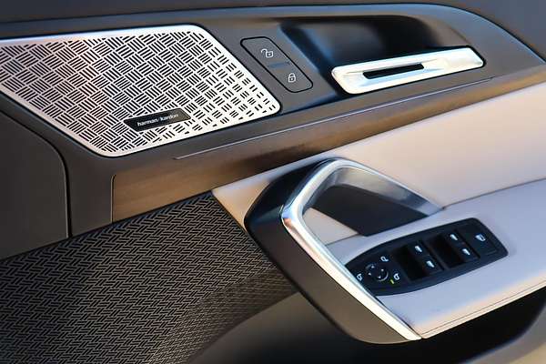 2024 BMW iX1 eDrive20 xLine U11