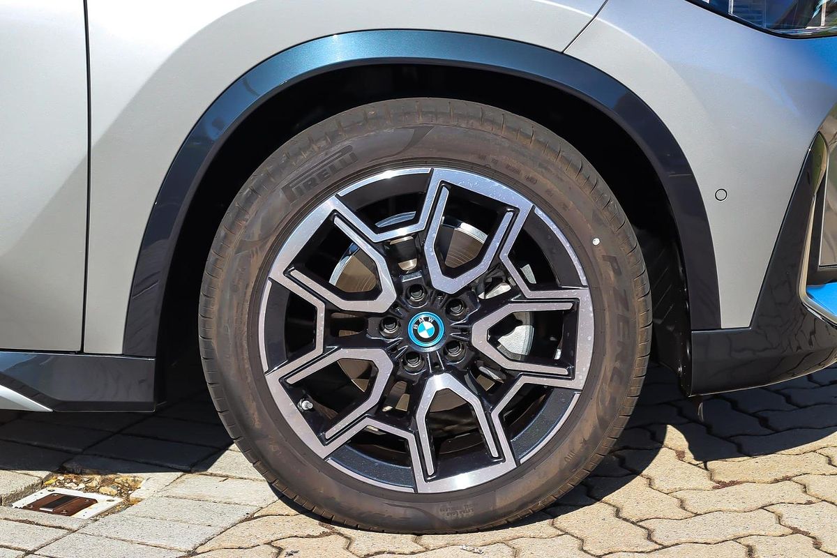 2024 BMW iX1 eDrive20 xLine U11
