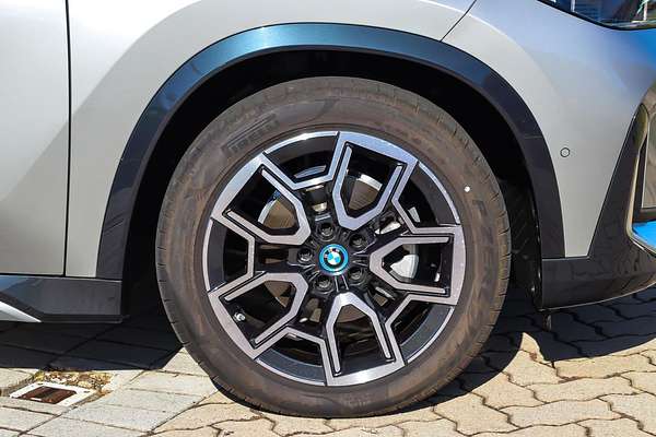 2024 BMW iX1 eDrive20 xLine U11