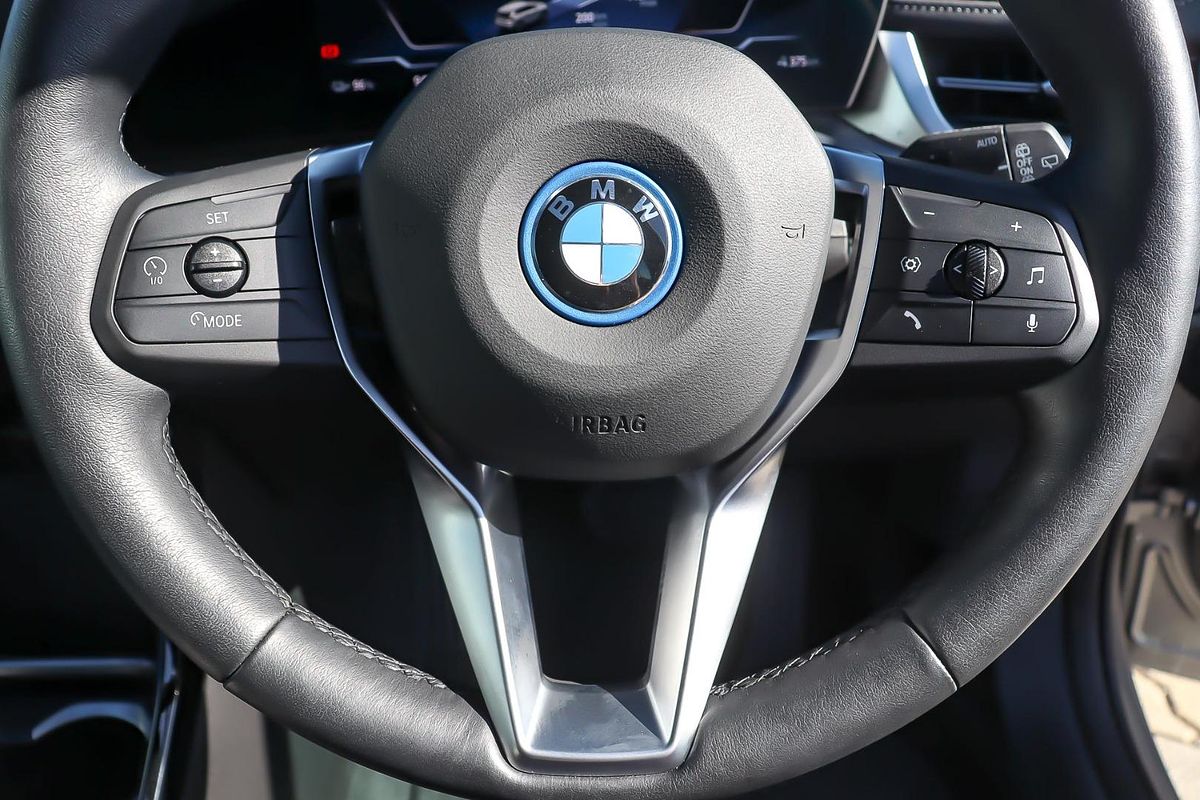 2024 BMW iX1 eDrive20 xLine U11