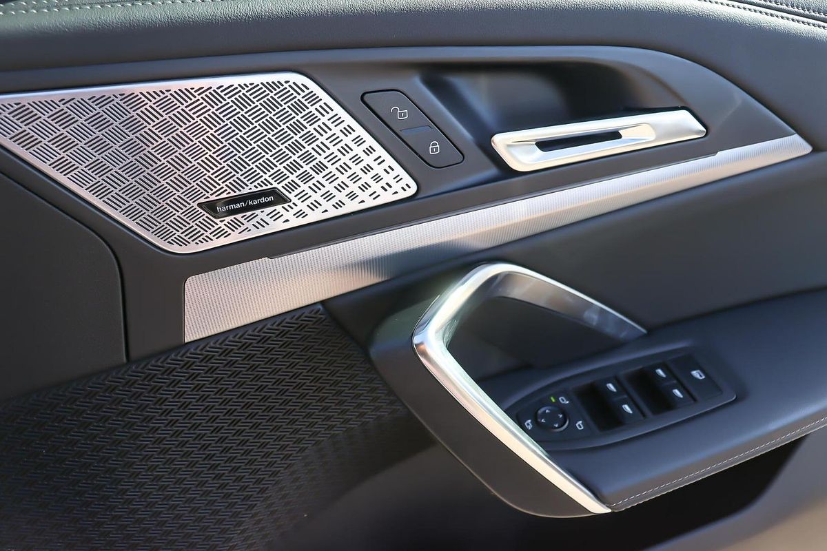 2024 BMW iX1 eDrive20 xLine U11