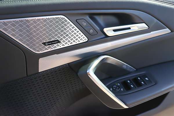 2024 BMW iX1 eDrive20 xLine U11