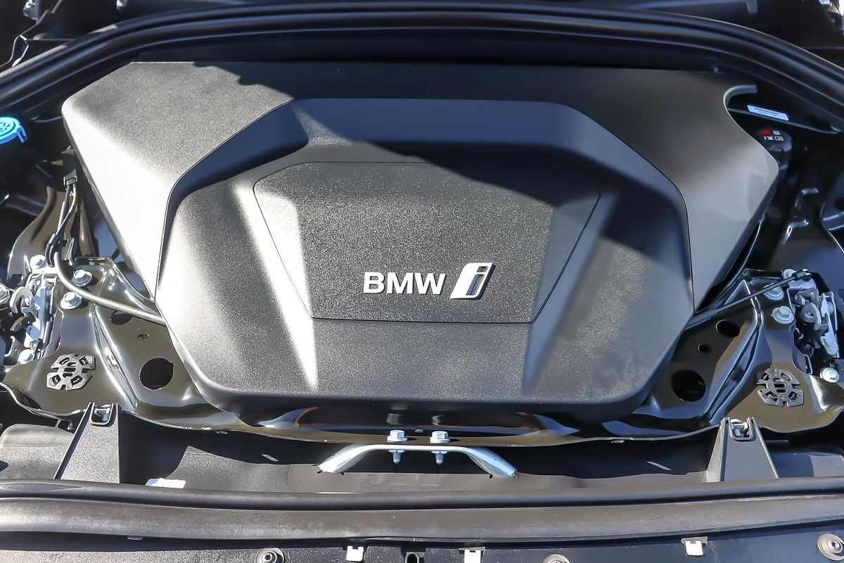 2024 BMW iX1 eDrive20 xLine U11