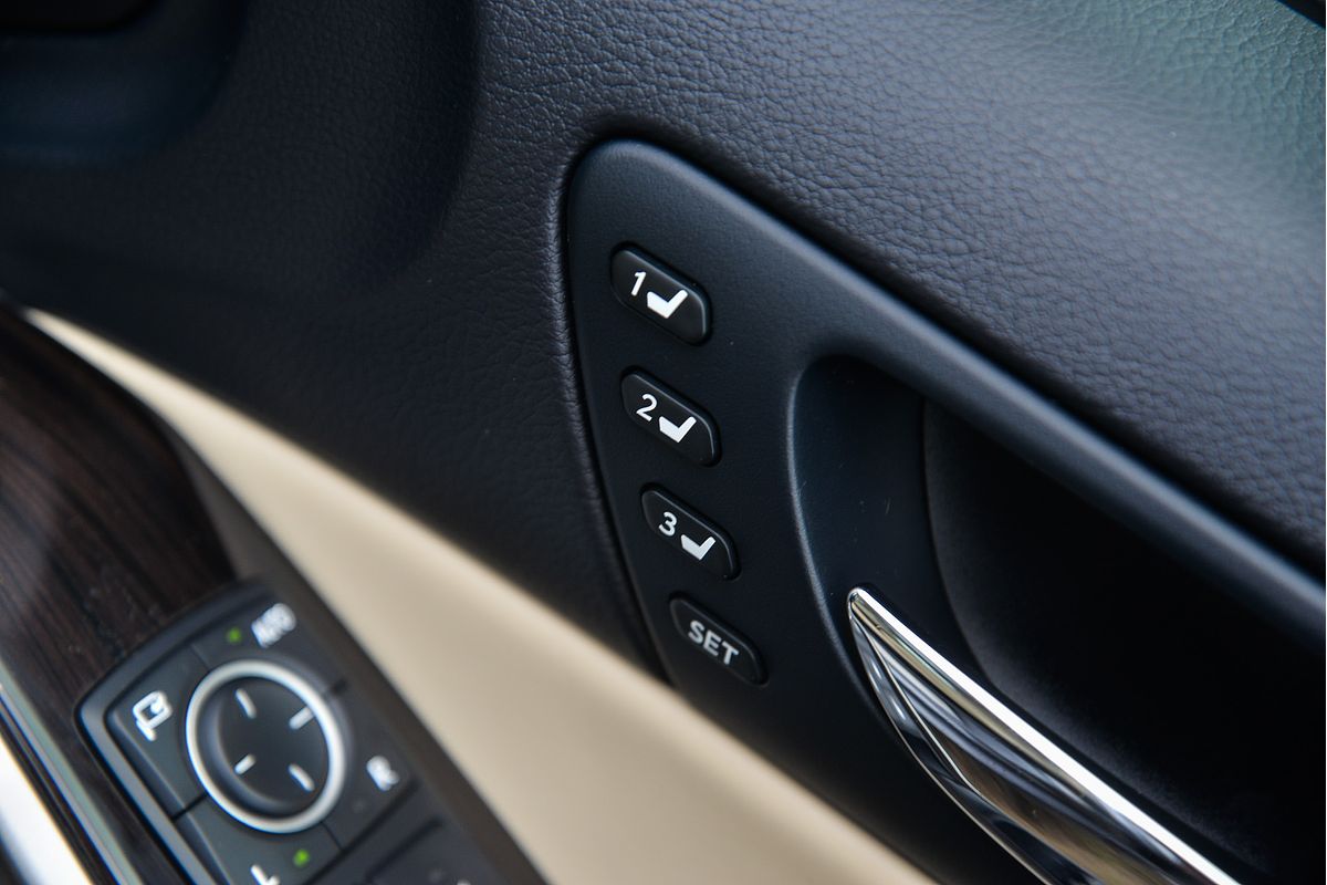 2013 Lexus IS IS250 Sports Luxury GSE30R