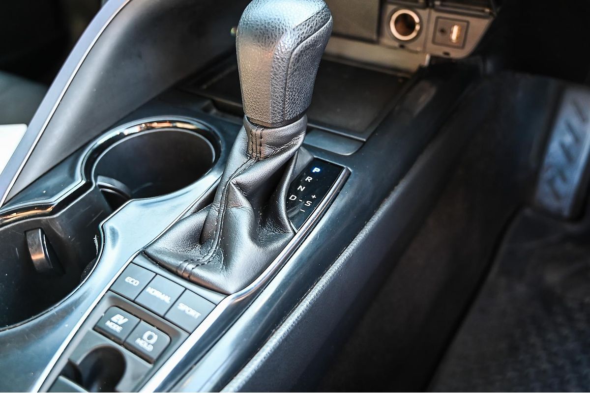 2020 Toyota Camry Ascent AXVH70R