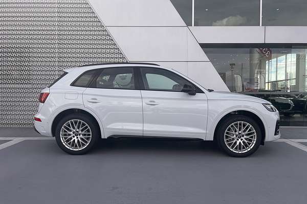 2024 Audi Q5 40 TDI Sport FY
