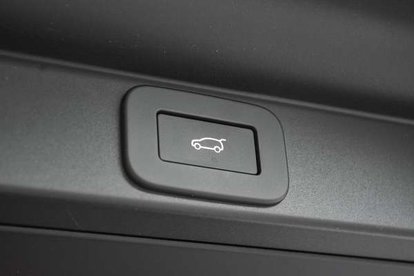 2023 Land Rover Range Rover P615 SV L460 LWB