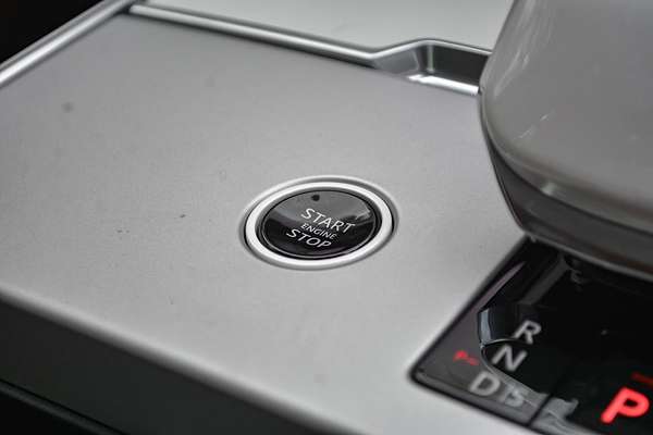 2023 Land Rover Range Rover P615 SV L460 LWB