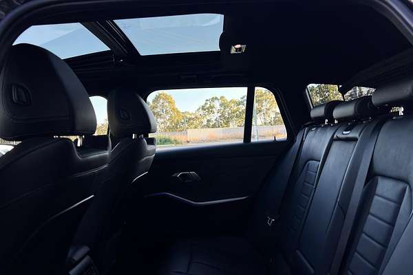 2022 BMW 3 Series 330i Luxury Line G21