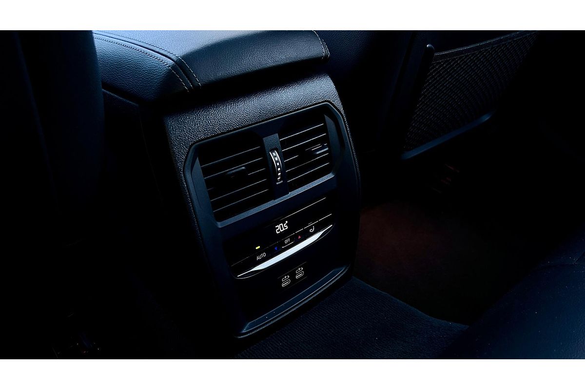 2022 BMW 3 Series 330i Luxury Line G21