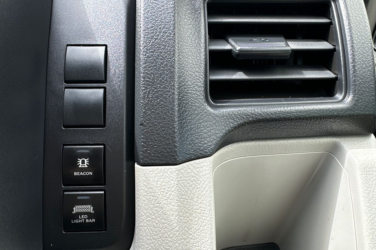2021 Toyota Hiace Commuter GDH322R
