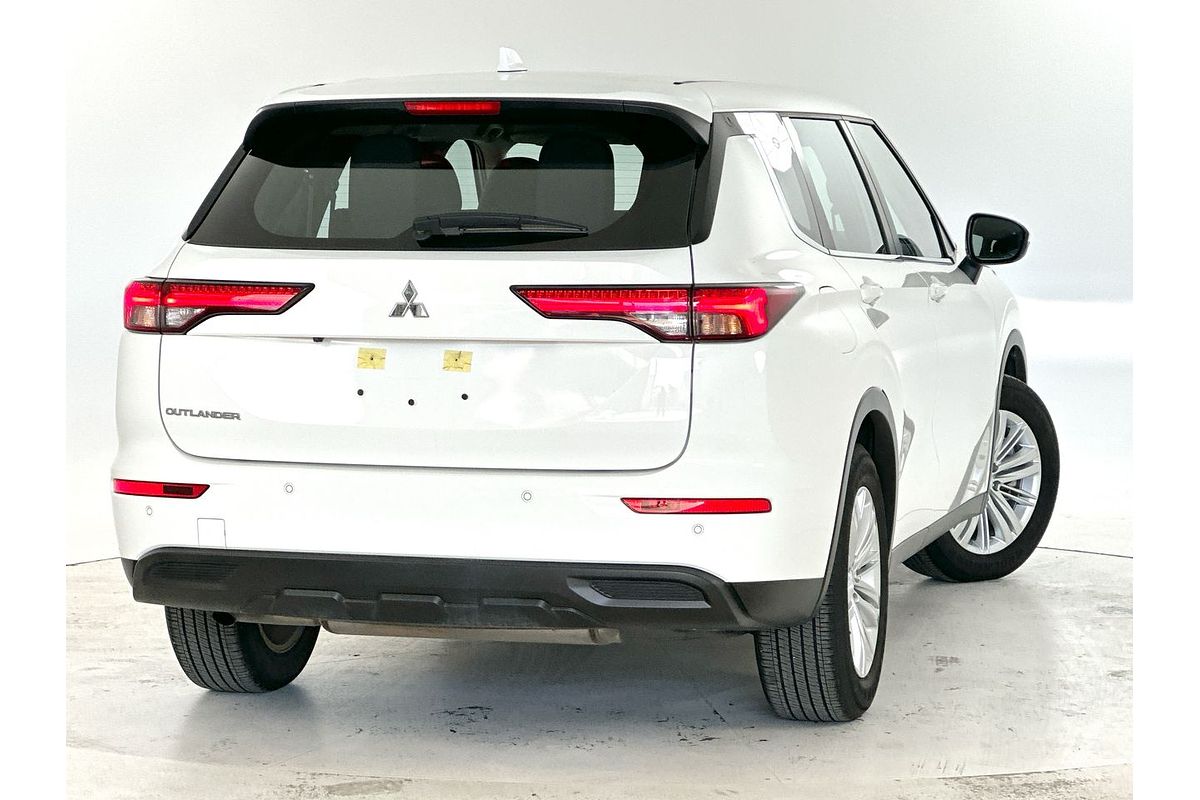 2023 Mitsubishi Outlander ES ZM
