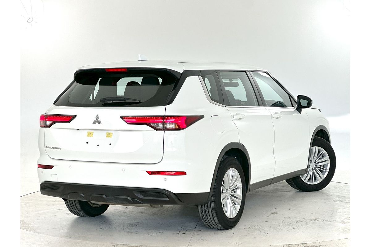 2023 Mitsubishi Outlander ES ZM