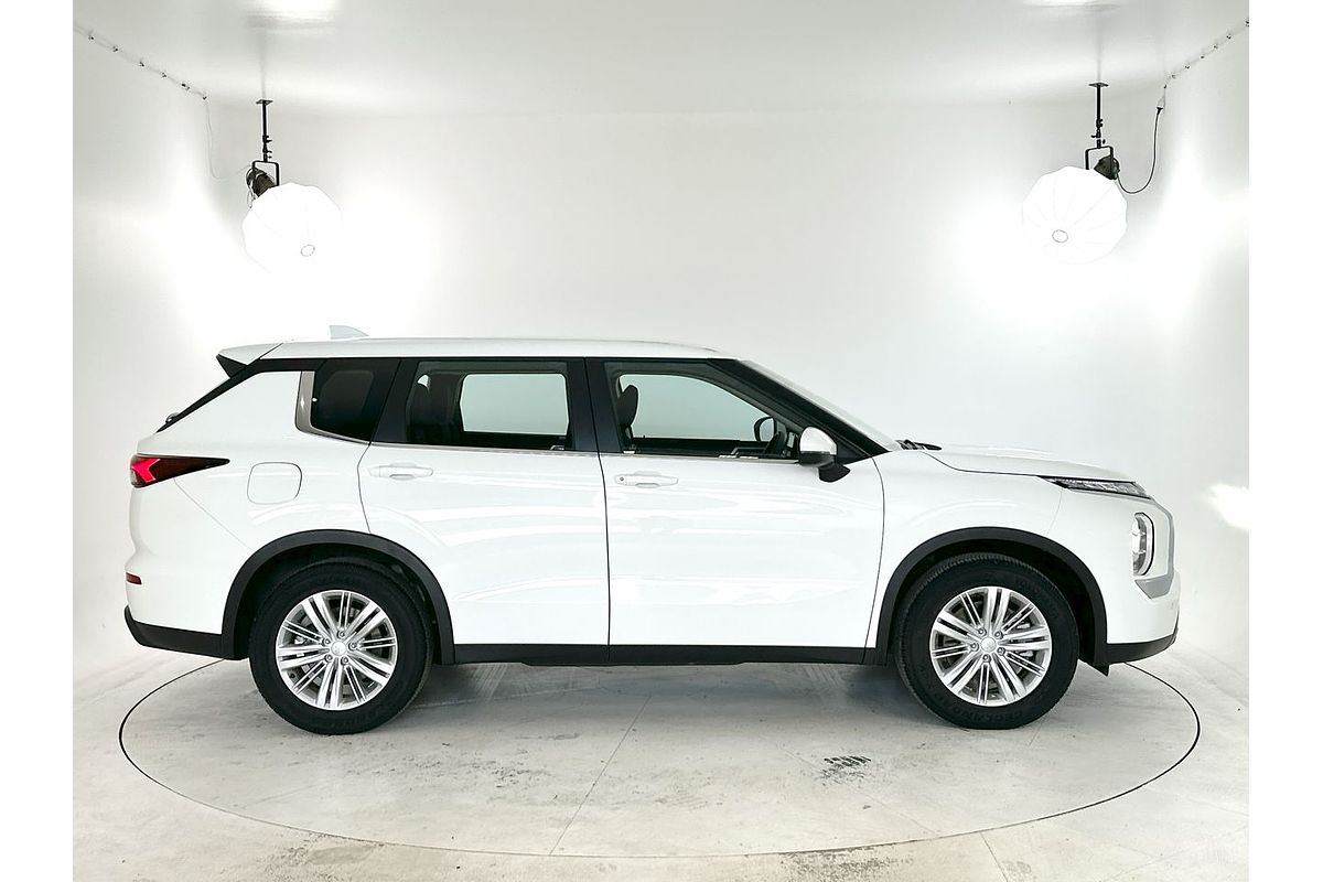 2023 Mitsubishi Outlander ES ZM