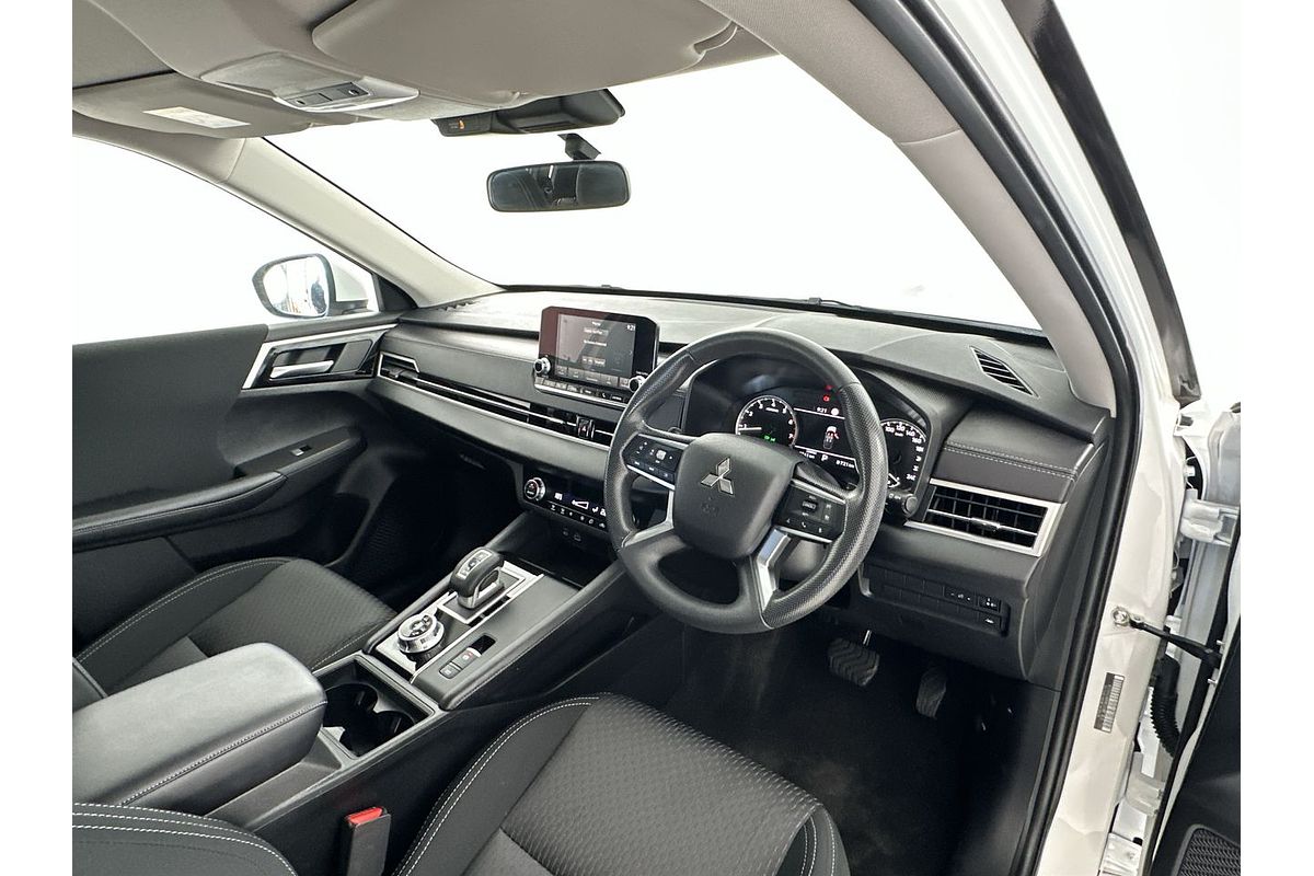 2023 Mitsubishi Outlander ES ZM