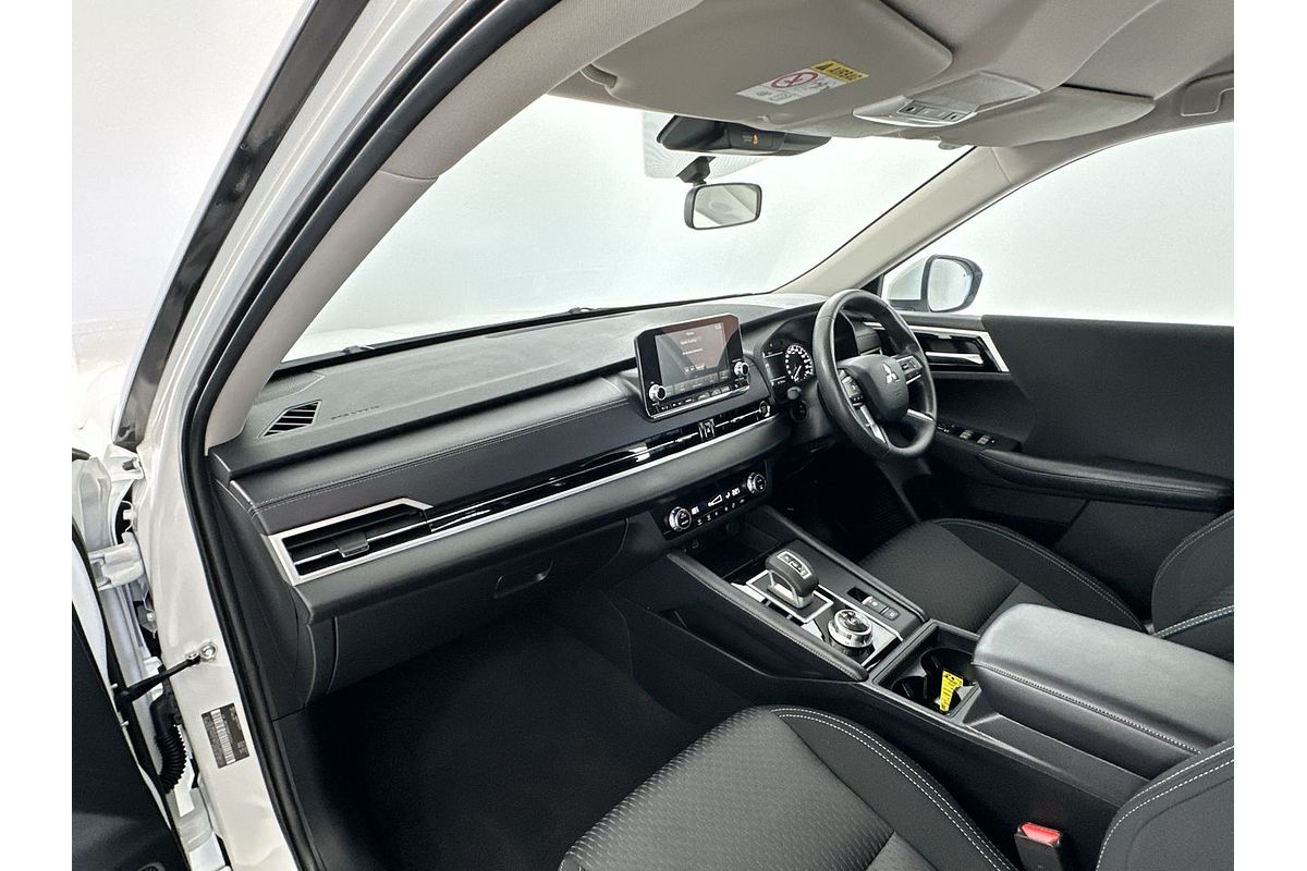 2023 Mitsubishi Outlander ES ZM