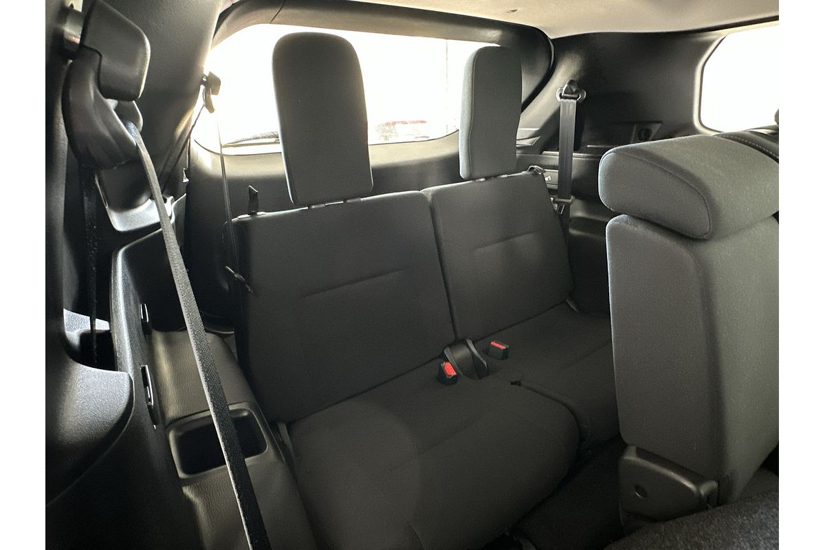 2023 Mitsubishi Outlander ES ZM