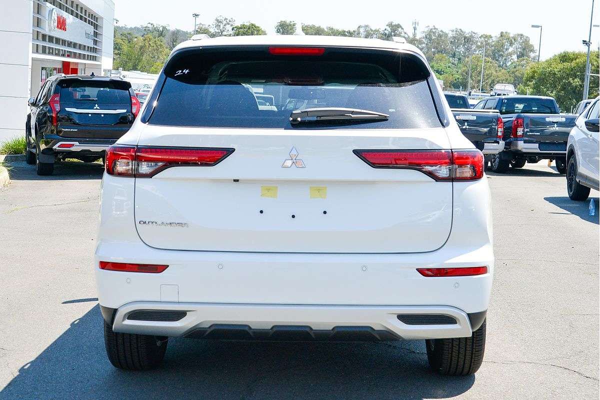 2024 Mitsubishi Outlander LS ZM