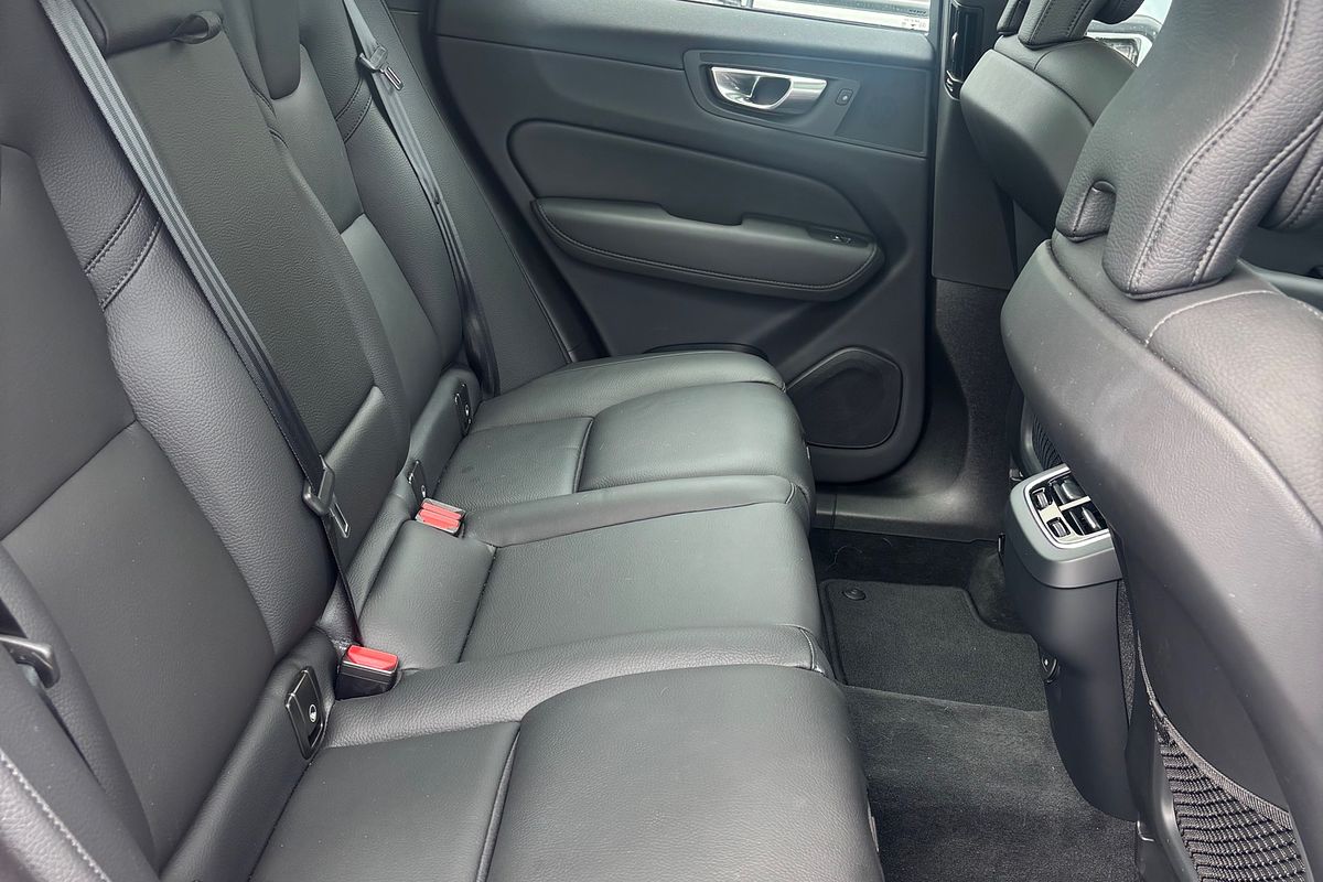2023 Volvo XC60 Ultimate B6 Dark
