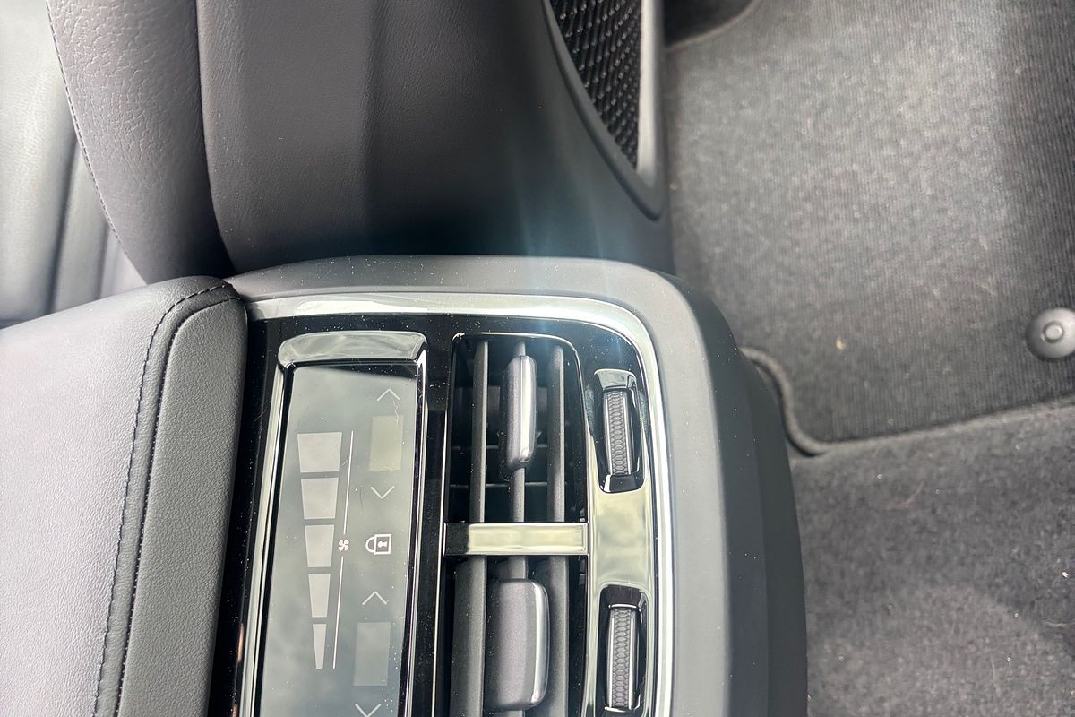 2023 Volvo XC60 Ultimate B6 Dark
