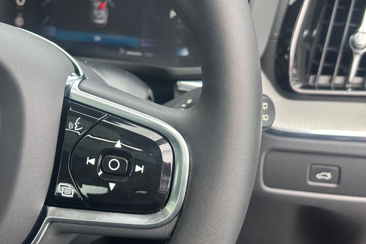 2023 Volvo XC60 Ultimate B6 Dark