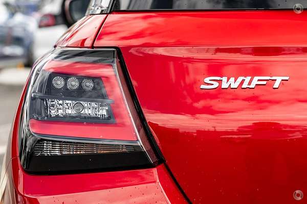 2025 Suzuki Swift Hybrid Plus UZ