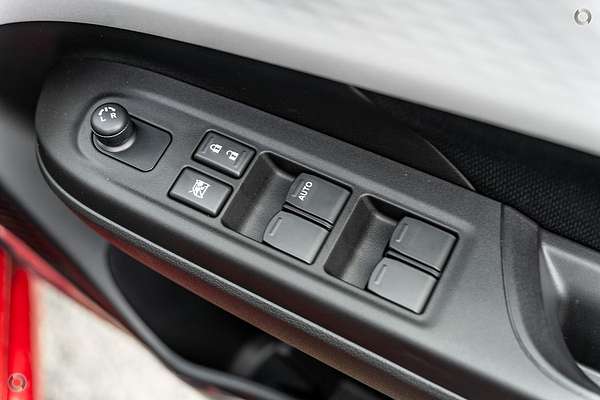 2025 Suzuki Swift Hybrid Plus UZ
