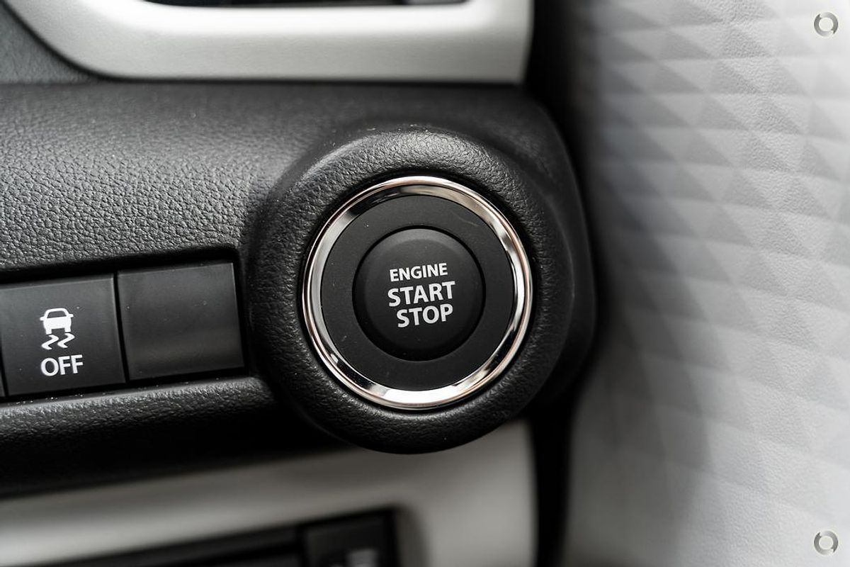 2025 Suzuki Swift Hybrid Plus UZ