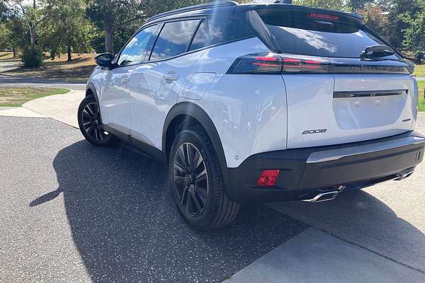 2025 Peugeot 2008 GT Hybrid P24