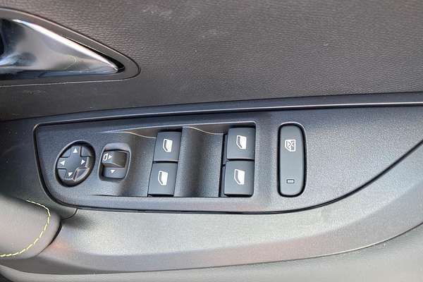 2025 Peugeot 2008 GT Hybrid P24
