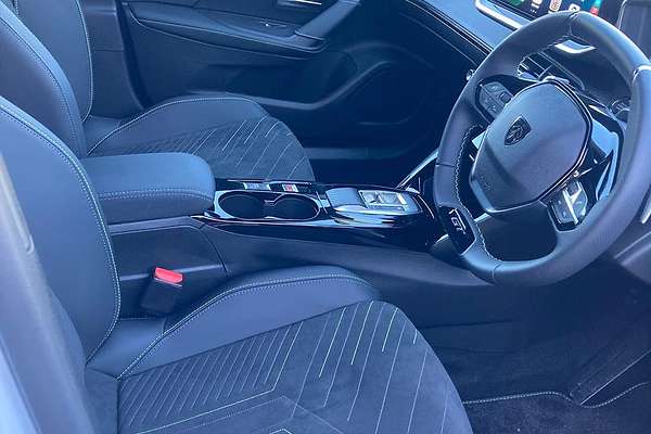 2025 Peugeot 2008 GT Hybrid P24