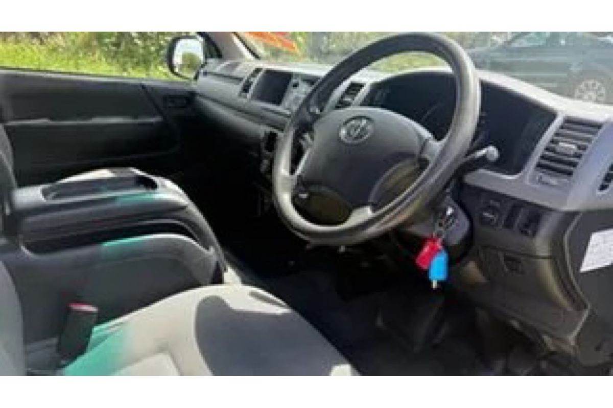 2011 Toyota HiAce Commuter TRH223R MY11 Upgrade