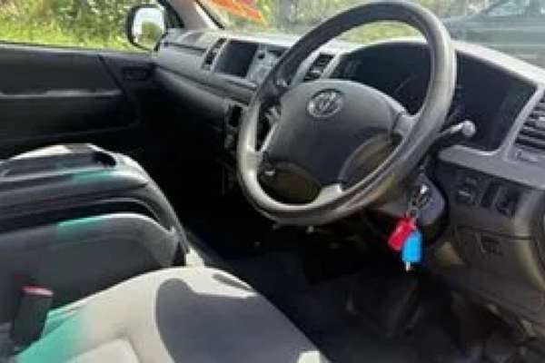 2011 Toyota HiAce Commuter TRH223R MY11 Upgrade