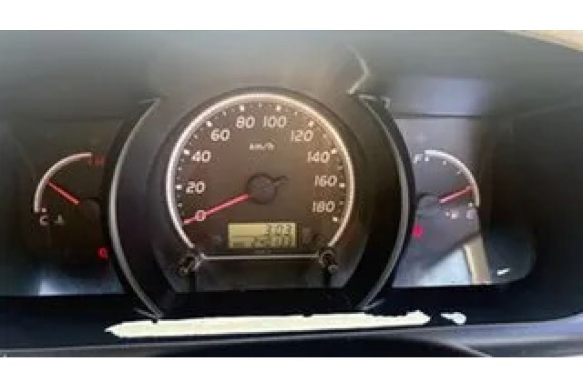 2011 Toyota HiAce Commuter TRH223R MY11 Upgrade