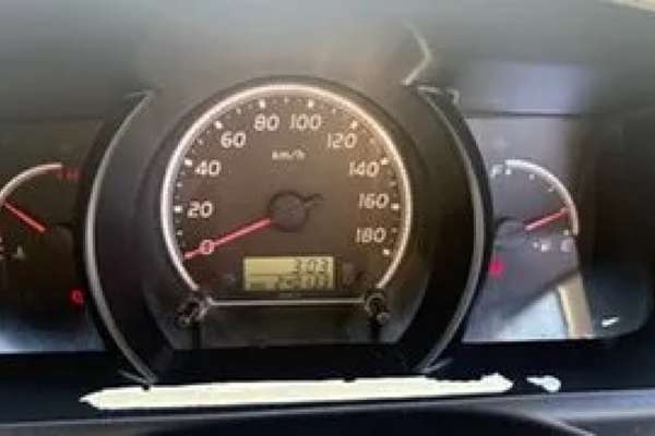 2011 Toyota HiAce Commuter TRH223R MY11 Upgrade