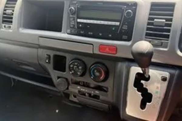 2011 Toyota HiAce Commuter TRH223R MY11 Upgrade