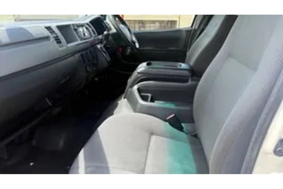 2011 Toyota HiAce Commuter TRH223R MY11 Upgrade