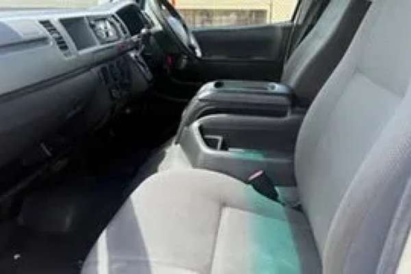 2011 Toyota HiAce Commuter TRH223R MY11 Upgrade