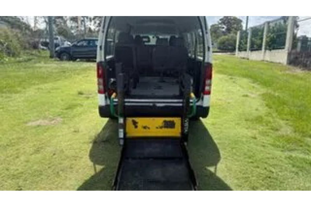 2011 Toyota HiAce Commuter TRH223R MY11 Upgrade