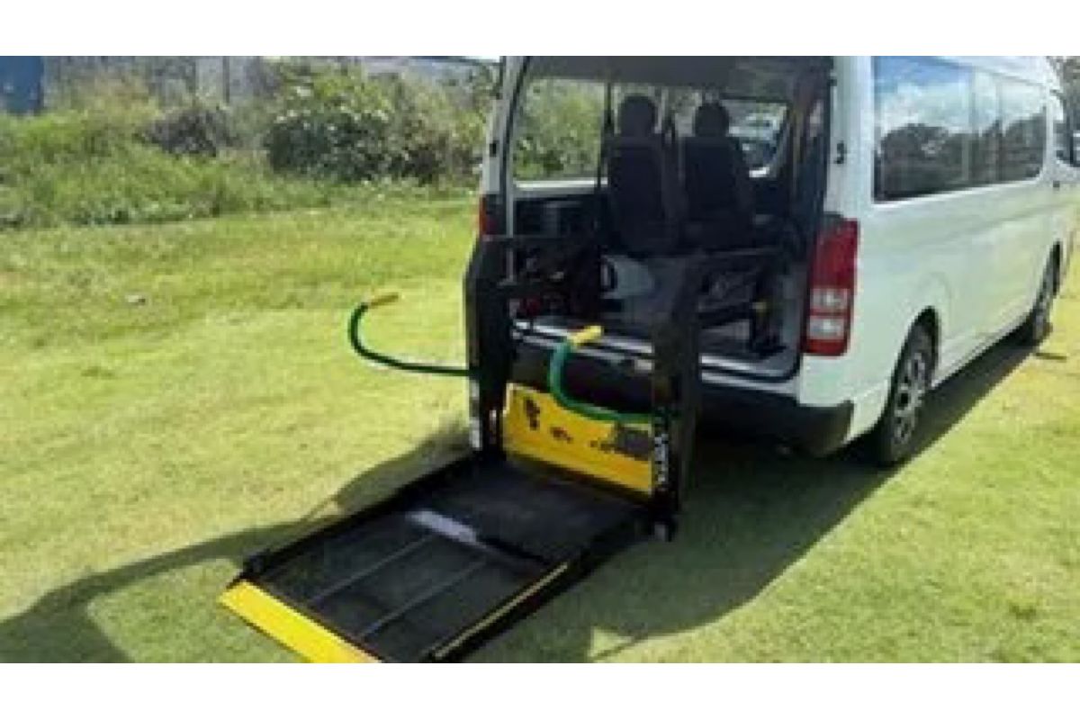 2011 Toyota HiAce Commuter TRH223R MY11 Upgrade