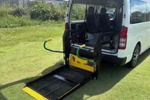2011 Toyota HiAce Commuter TRH223R MY11 Upgrade
