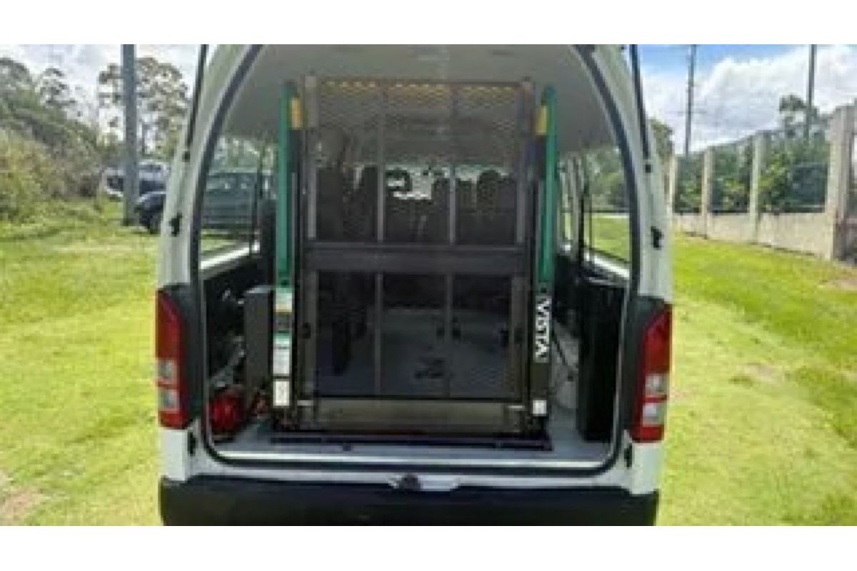 2011 Toyota HiAce Commuter TRH223R MY11 Upgrade