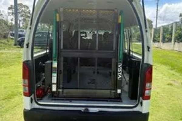 2011 Toyota HiAce Commuter TRH223R MY11 Upgrade