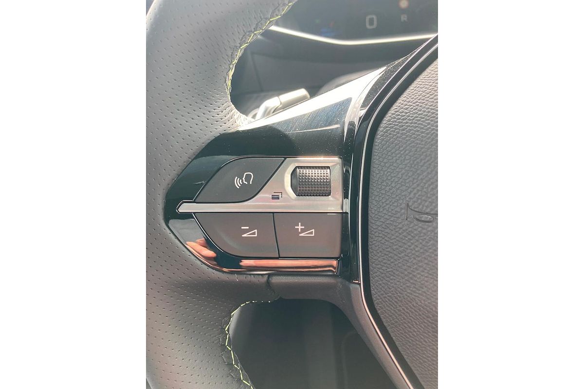 2025 Peugeot 2008 GT Hybrid P24