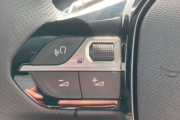 2025 Peugeot 2008 GT Hybrid P24