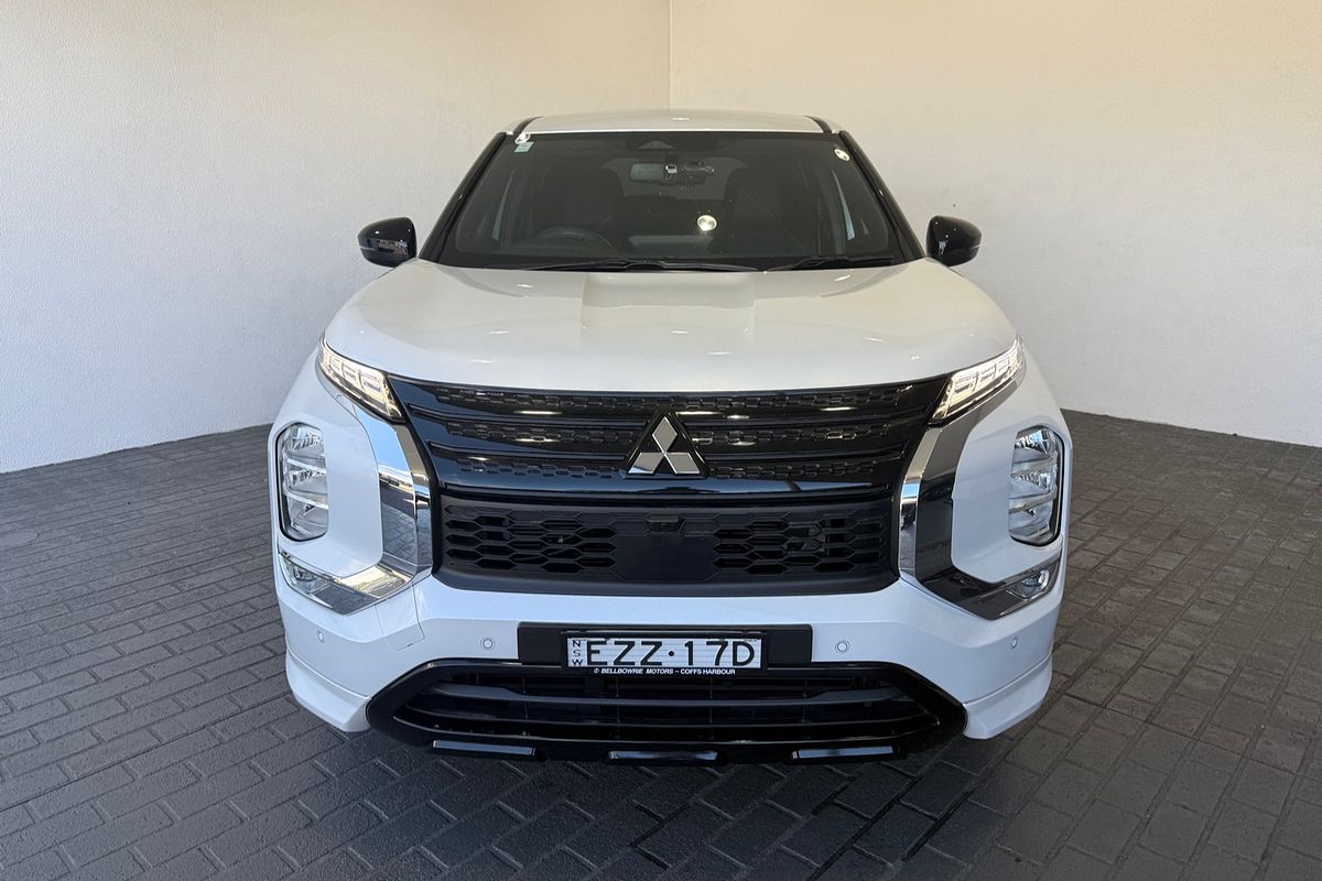 2023 Mitsubishi Outlander LS Black Edition ZM