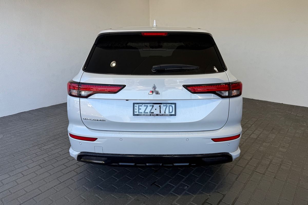 2023 Mitsubishi Outlander LS Black Edition ZM