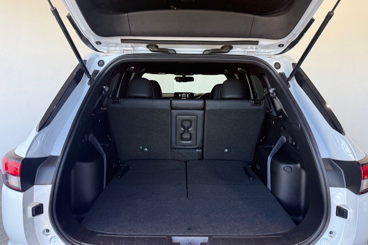 2023 Mitsubishi Outlander LS Black Edition ZM