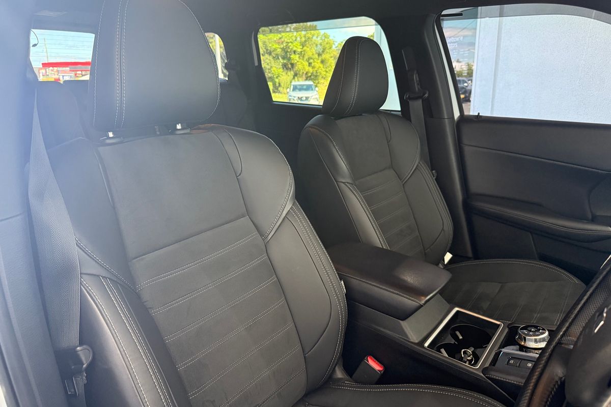 2023 Mitsubishi Outlander LS Black Edition ZM
