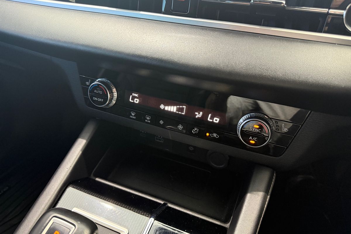 2023 Mitsubishi Outlander LS Black Edition ZM